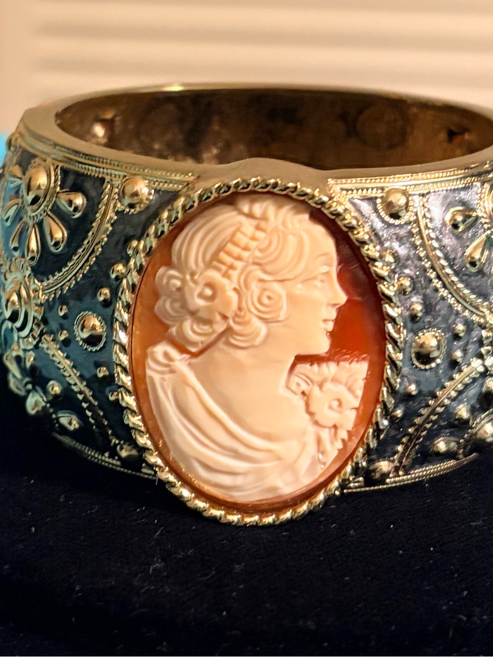 Amadeo  Brand Genuine Gold- Green Tone Cameo Bangle Bracelet with  Shell Cameo
